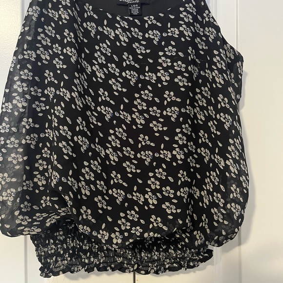 3 items for $15  Large Tank top with  black with white flowers Shirred waist - Picture 2 of 3